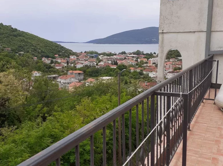 Propiedad comercial 550 m² en Zelenika-Kuti, Montenegro