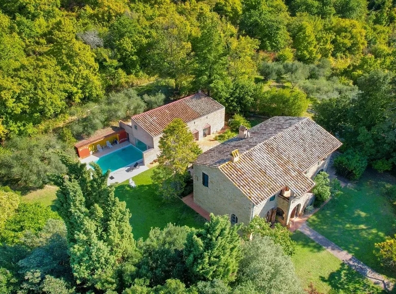 5 bedroom villa 490 m² Perugia, Italy