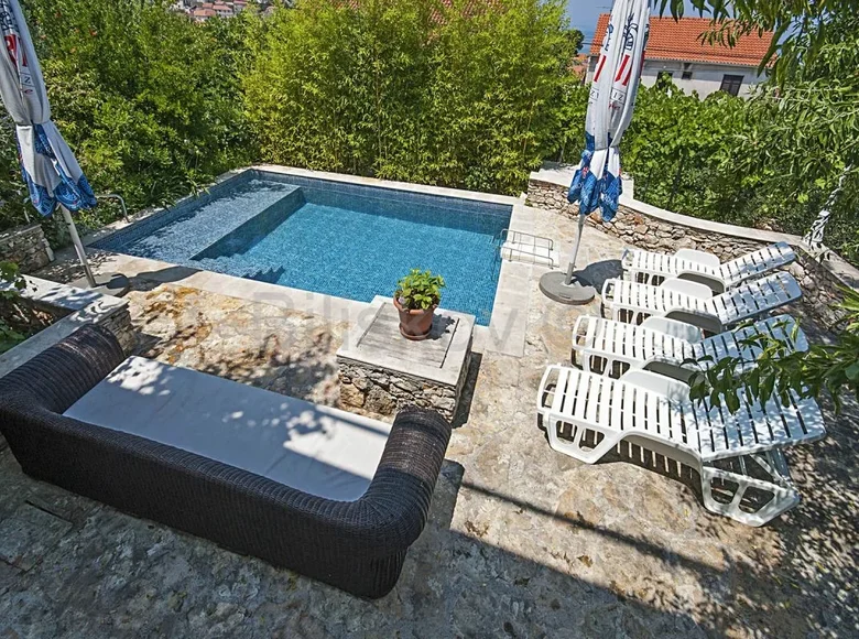 6 room house 150 m² Sutivan, Croatia