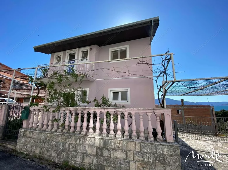 3 bedroom villa 180 m² Tivat, Montenegro