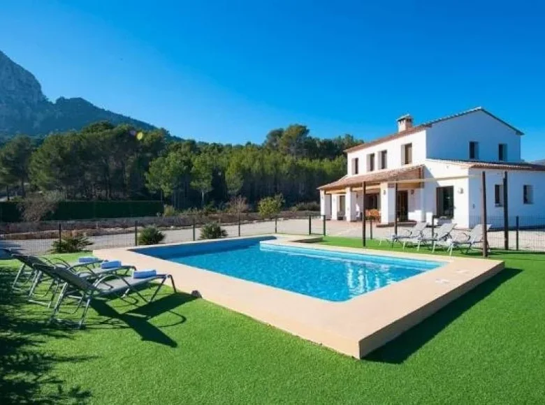 5 bedroom villa 310 m² Calp, Spain