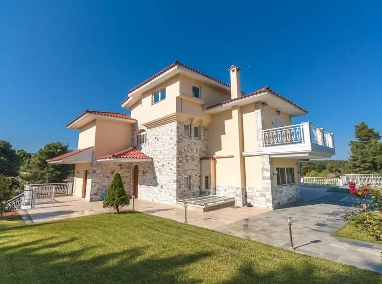 House 667 m² Attica, Greece