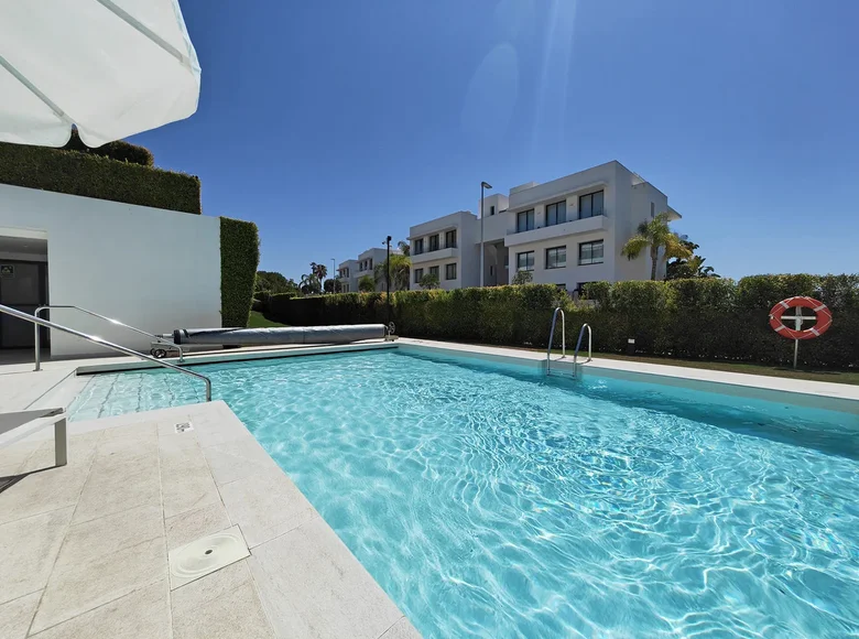 Mieszkanie 3 pokoi 122 m² Estepona, Hiszpania