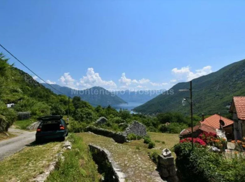 Parcelas 5 270 m² Bijela, Montenegro