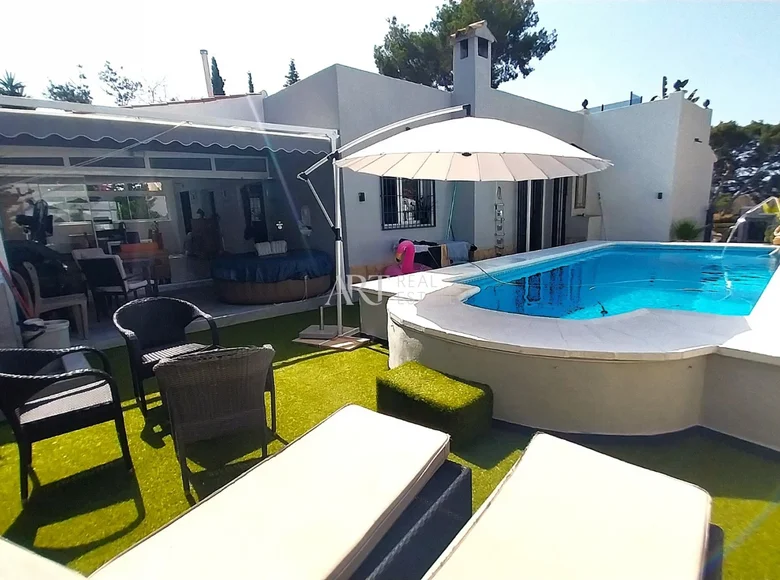 3-Schlafzimmer-Villa 220 m² la Nucia, Spanien