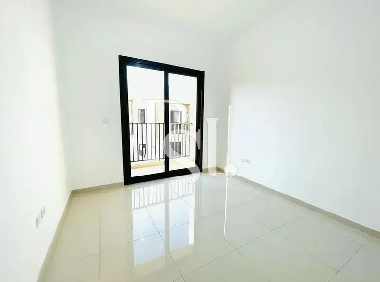 Szeregowiec 2 pokoi 120 m² Sharjah Emirate, Emiraty Arabskie