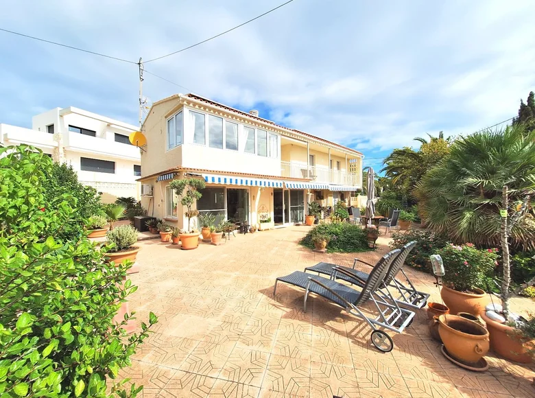 4-Schlafzimmer-Villa 243 m² Calp, Spanien