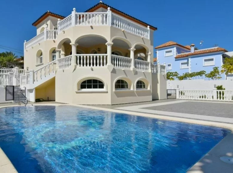 5 bedroom villa 400 m² Calp, Spain