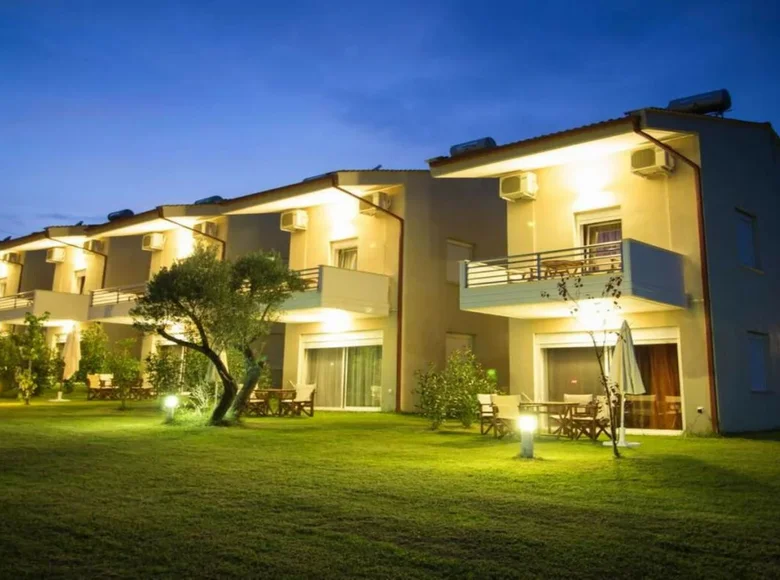 Hotel 550 m² in Sykia, Greece