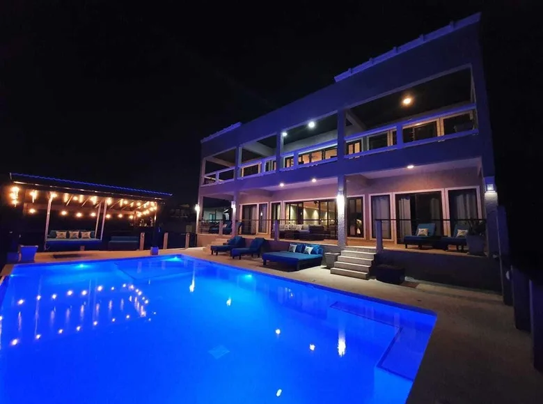 Дом 5 спален 697 м² West Bay, Гондурас