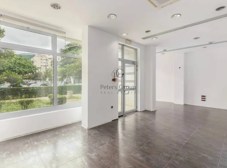 Commercial property 79 m² in Bar, Montenegro