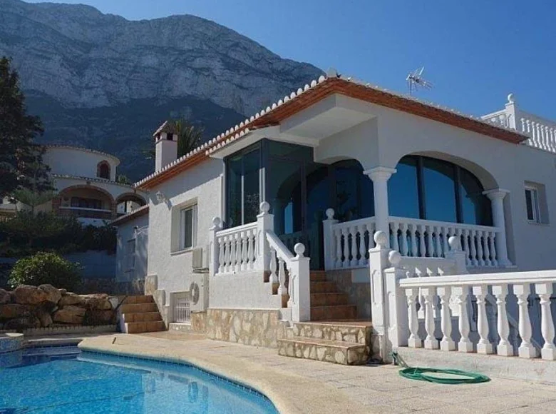 Villa de 4 dormitorios 164 m² Denia, España