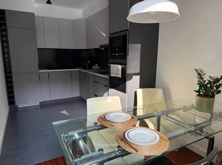 Mieszkanie 3 pokoi 69 m² w Warszawa, Polska