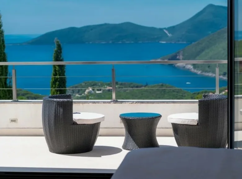 4 bedroom apartment 240 m² Lustica, Montenegro