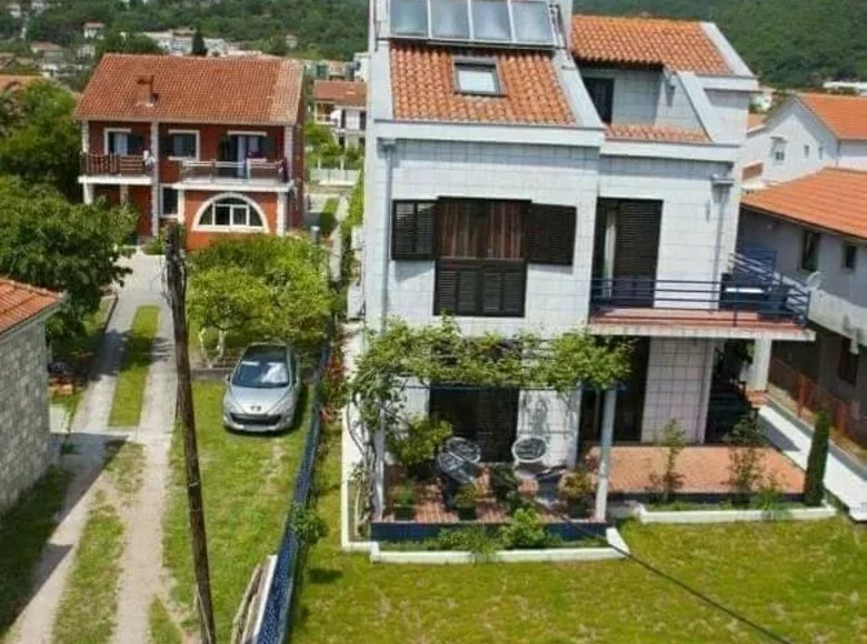 villa de 5 dormitorios 250 m² Montenegro, Montenegro