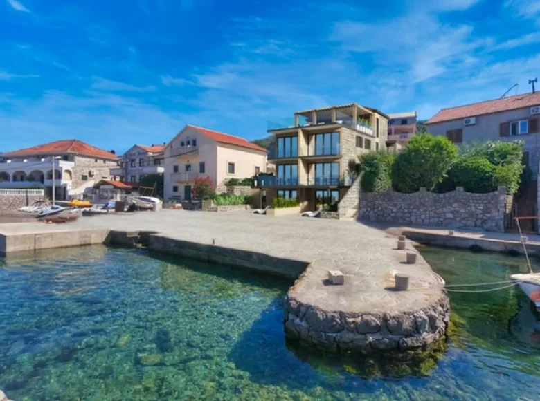 Hotel 350 m² in Krasici, Montenegro