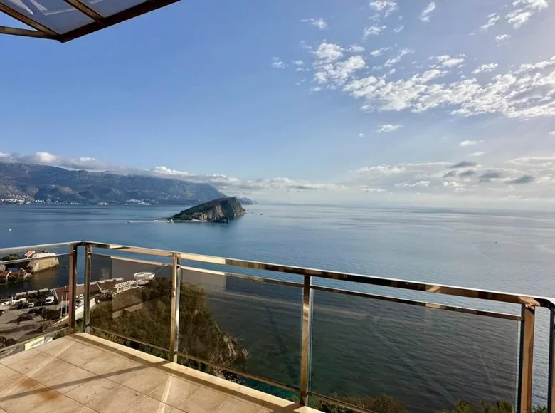 Mieszkanie 3 pokoi 120 m² Budva, Czarnogóra