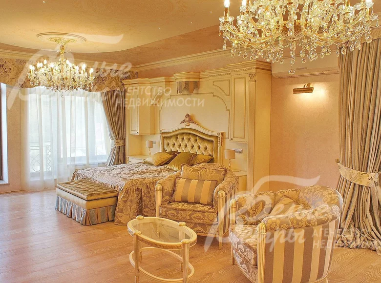 Dom 11 pokojów 1 300 m² Krasnoe, Rosja