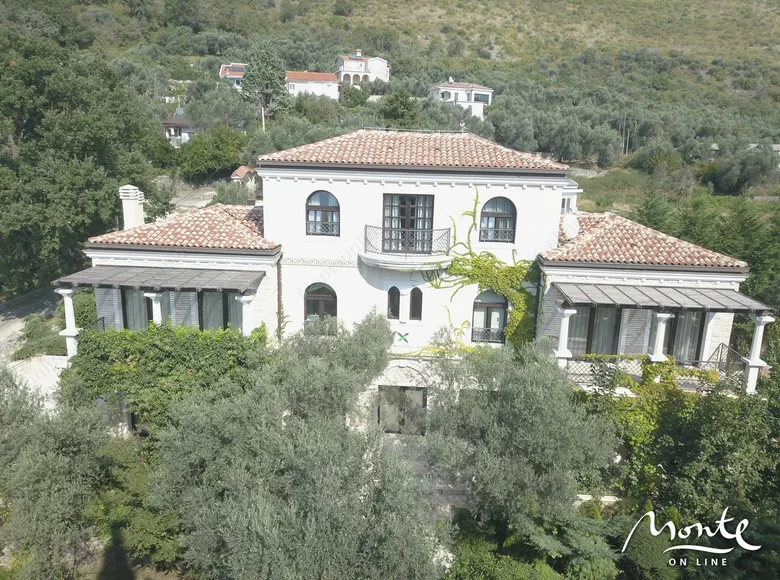 villa de 5 dormitorios 550 m² Budva, Montenegro