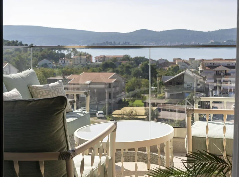 2 bedroom apartment 62 m² Tivat, Montenegro