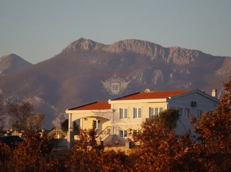 Casa 4 habitaciones 270 m² Ulcinj, Montenegro