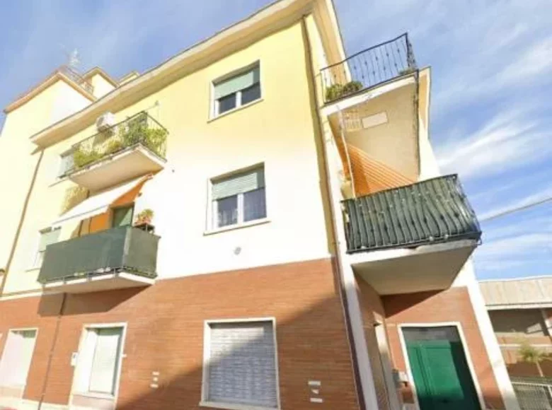 Mieszkanie 5 pokojów 75 m² Controguerra, Włochy