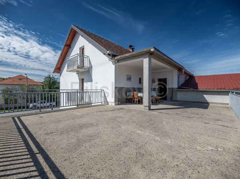 House 10 rooms 205 m² Petrinja, Croatia