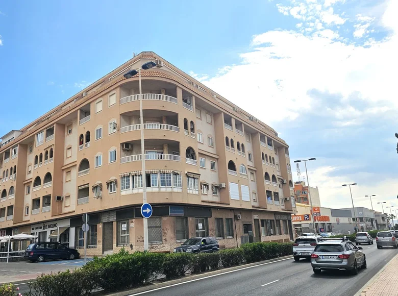 Mieszkanie 3 pokoi 90 m² Torrevieja, Hiszpania