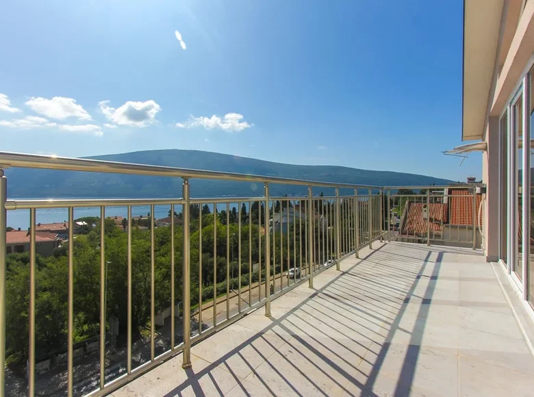 3 bedroom apartment  Baošići, Montenegro