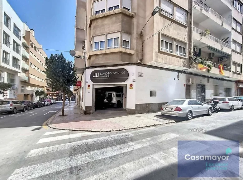 Commercial property 101 m² in Alicante, Spain