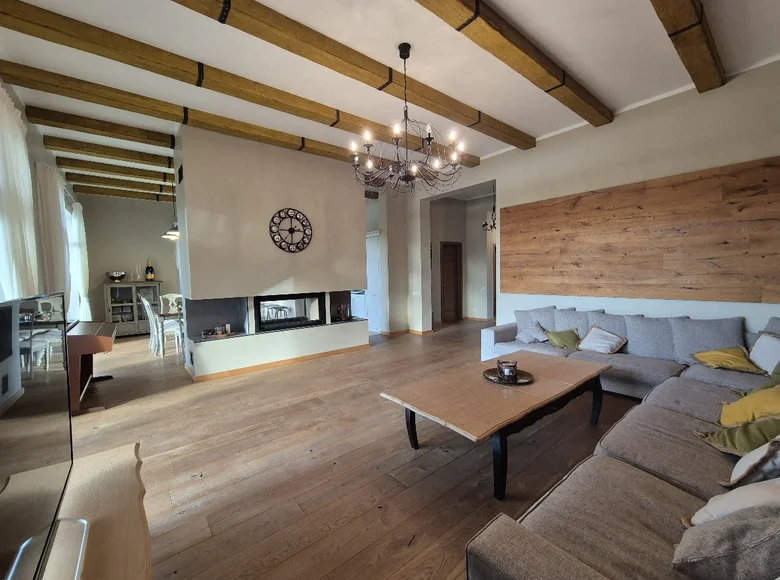 villa de 5 dormitorios 340 m² Dzilnuciems, Letonia