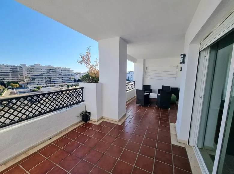 Mieszkanie 2 pokoi 104 m² Marbella, Hiszpania