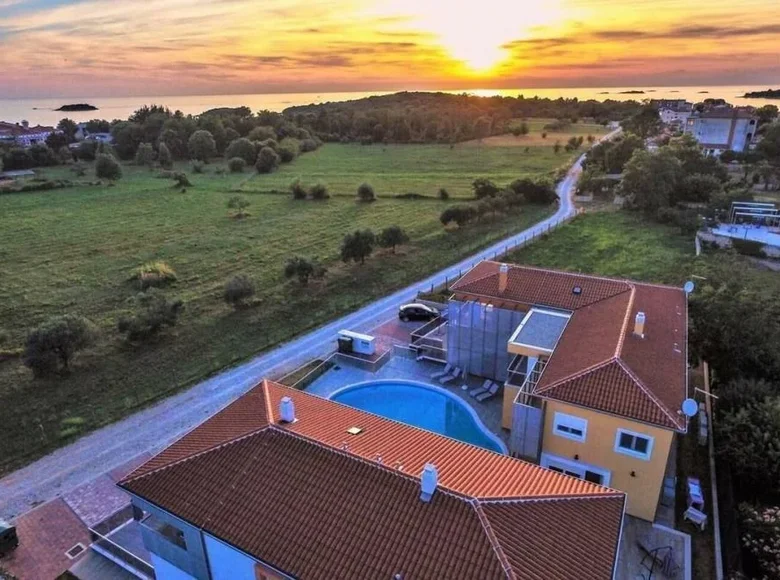 Hotel 740 m² Poreč, Kroatien