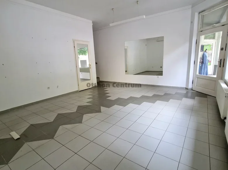 Commercial property 86 m² in Oroshaza, Hungary