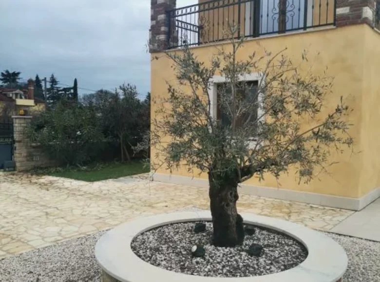 Villa de tres dormitorios 220 m² Umag, Croacia