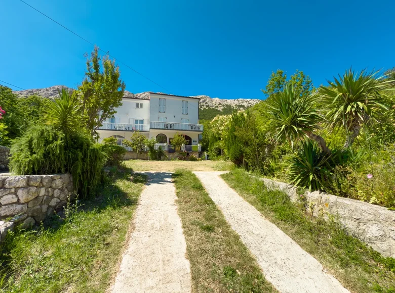 Hotel 295 m² in Omisalj, Croatia