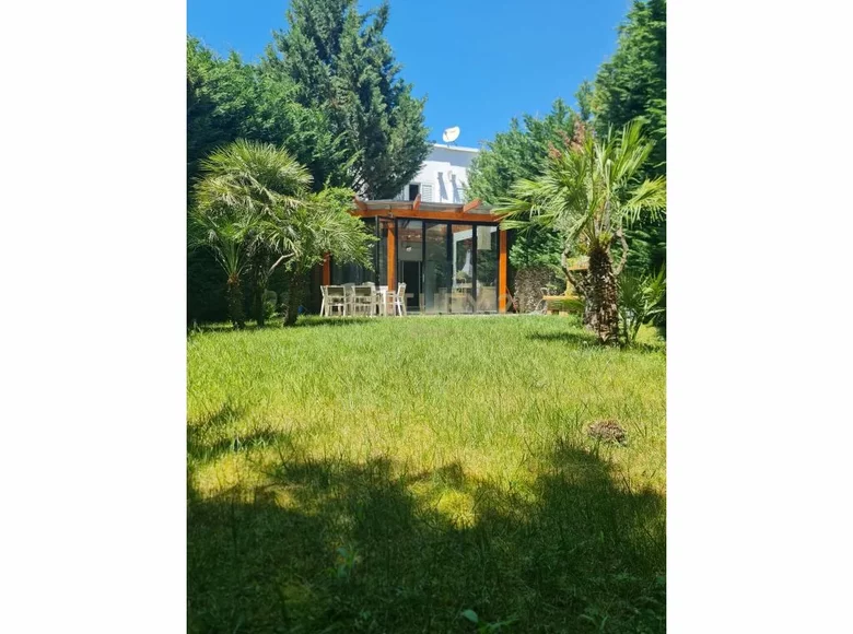 Villa 548 m² Ishem, Albania