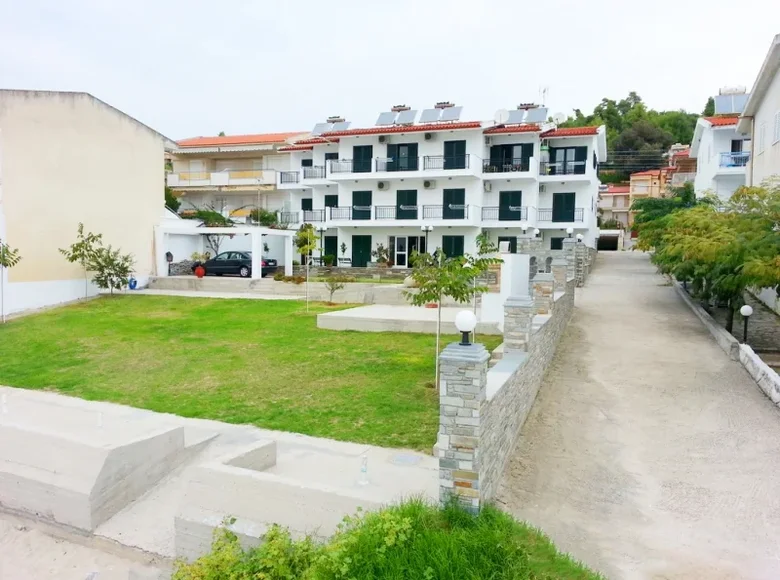 Hotel 600 m² en Nea Skioni, Grecia