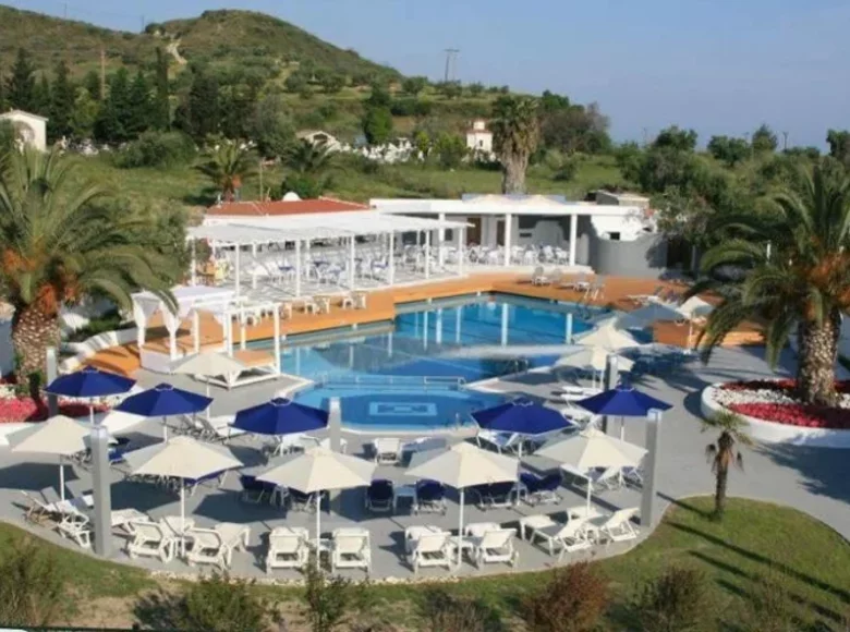 Hotel 6 500 m² Pefkochori, Grecja