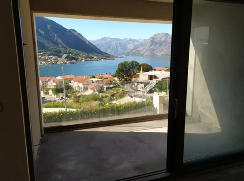 Wohnung 1 Schlafzimmer 64 m² Dobrota, Montenegro