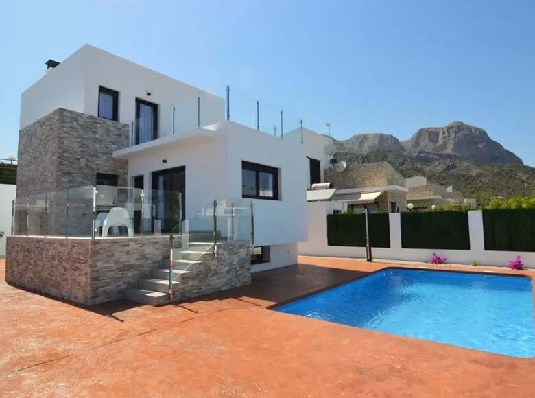 4-Schlafzimmer-Villa 180 m² l Alfas del Pi, Spanien