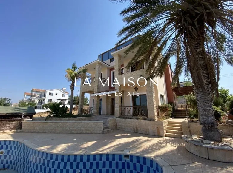 4 bedroom house 330 m² Konia, Cyprus