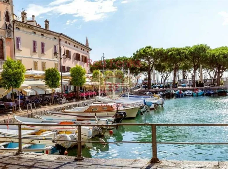 3 bedroom apartment 176 m² Desenzano del Garda, Italy