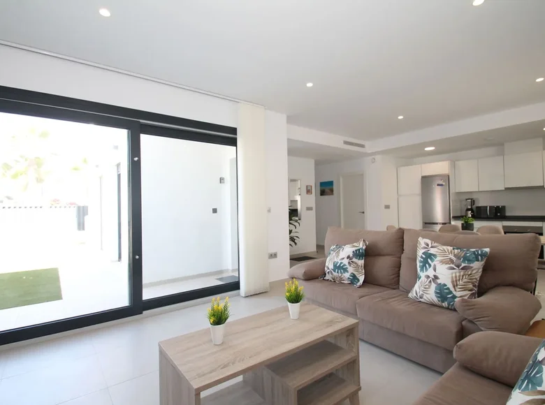 3 bedroom villa 249 m² Pilar de la Horadada, Spain