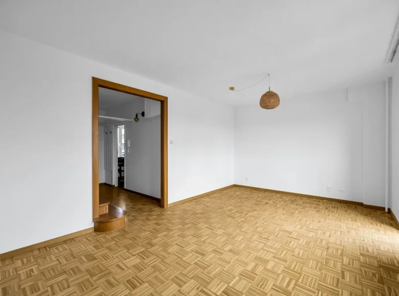 Mieszkanie 4 pokoi 86 m² Warszawa, Polska