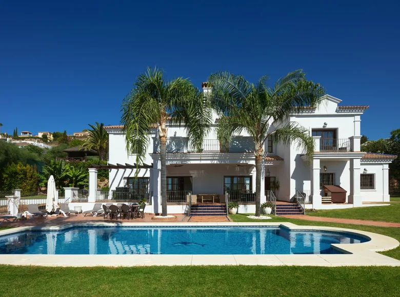 4-Schlafzimmer-Villa 524 m² Estepona, Spanien