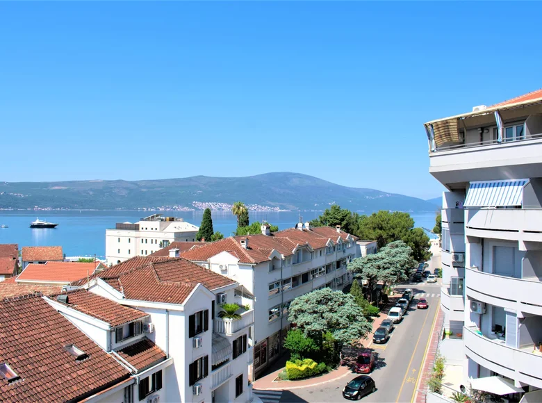 Apartamento 3 habitaciones 140 m² Tivat, Montenegro
