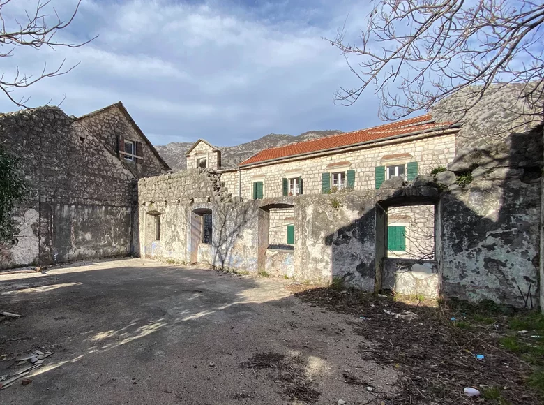 Grundstück 181 m² Risan, Montenegro
