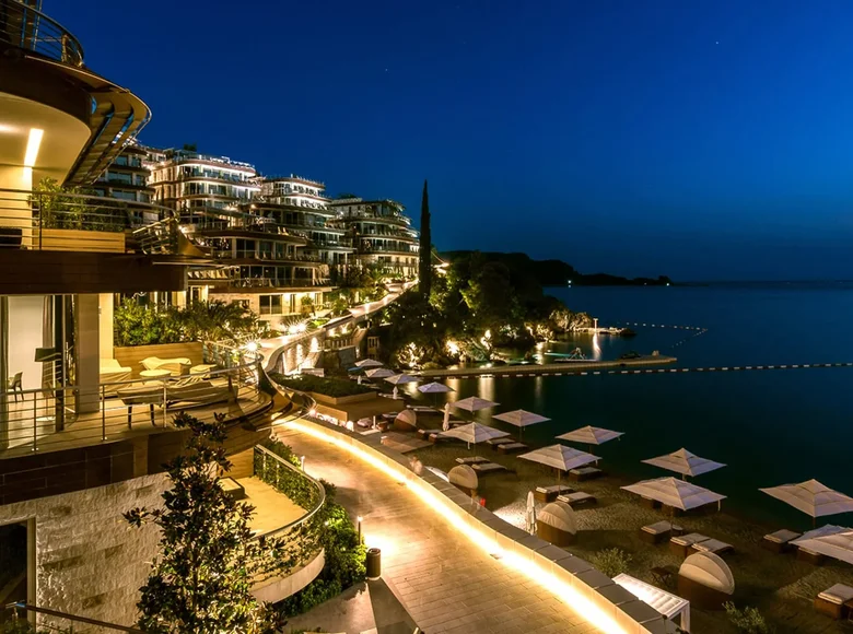 Piso independiente 3 habitaciones 236 m² Budva, Montenegro