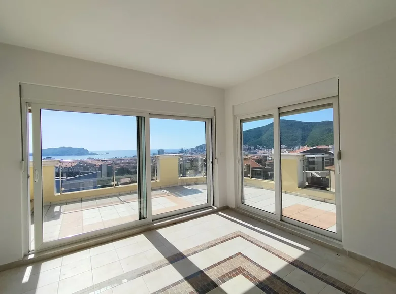 Mieszkanie 2 pokoi 89 m² Budva, Czarnogóra